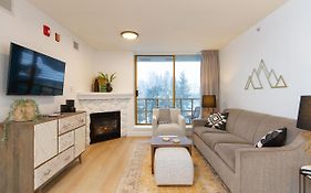 Renovated 1Bed-1Bath In Village With Pool, Hot Tub, And Sauna