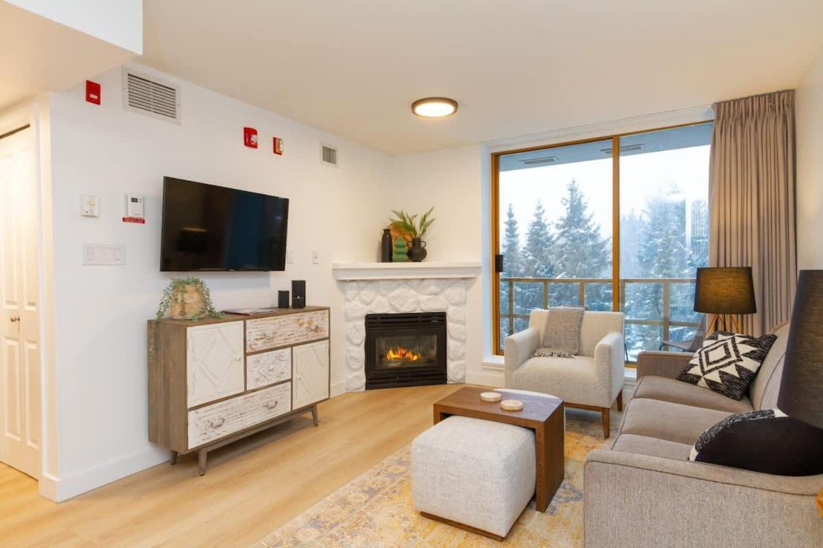Renovated 1Bed-1Bath In Village With Pool, Hot Tub, And Sauna Whistler Exterior photo