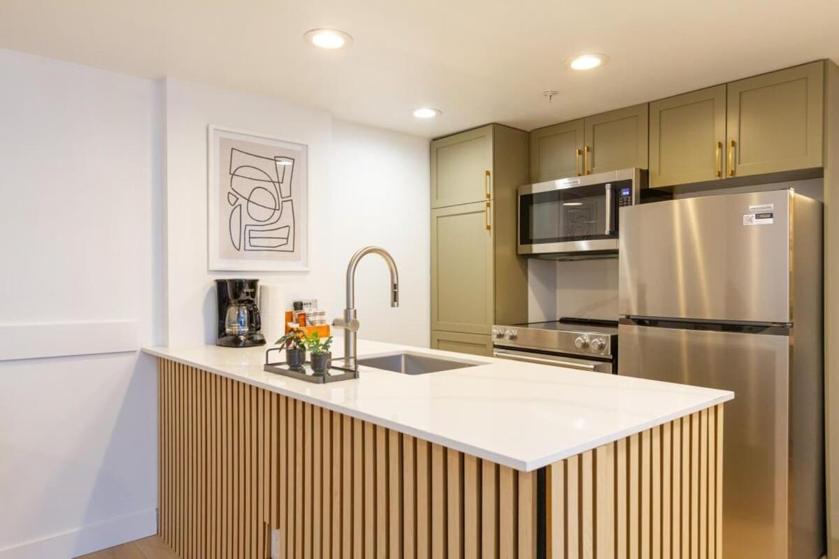 Renovated 1Bed-1Bath In Village With Pool, Hot Tub, And Sauna Whistler Exterior photo
