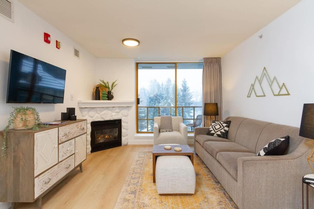 Renovated 1Bed-1Bath In Village With Pool, Hot Tub, And Sauna Whistler Exterior photo
