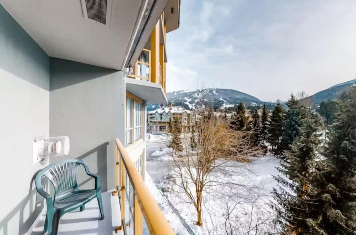 Renovated 1Bed-1Bath In Village With Pool, Hot Tub, And Sauna Whistler Exterior photo